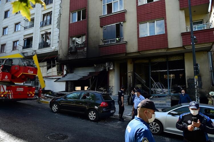 بالفيديو والصور : انفجار ورشة في ولاية اسطنبول ..وفاة شخص أجنبي وإصابة 10 في ورشة النسيج 2 - بالفيديو والصور : انفجار ورشة في ولاية اسطنبول ..وفاة شخص أجنبي وإصابة 10
