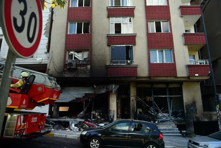 بالفيديو والصور : انفجار ورشة في ولاية اسطنبول ..وفاة شخص أجنبي وإصابة 10 في ورشة النسيج3 - بالفيديو والصور : انفجار ورشة في ولاية اسطنبول ..وفاة شخص أجنبي وإصابة 10