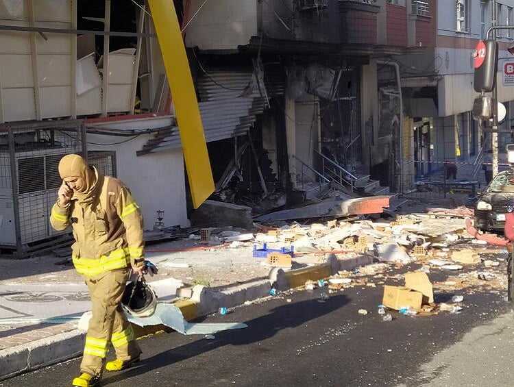 بالفيديو والصور : انفجار ورشة في ولاية اسطنبول ..وفاة شخص أجنبي وإصابة 10 في ورشة النسيج4 - بالفيديو والصور : انفجار ورشة في ولاية اسطنبول ..وفاة شخص أجنبي وإصابة 10